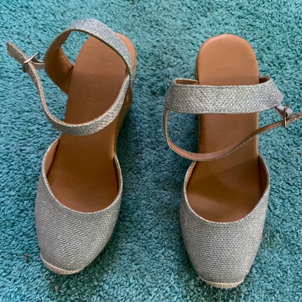 Sliver, sparkle wedges